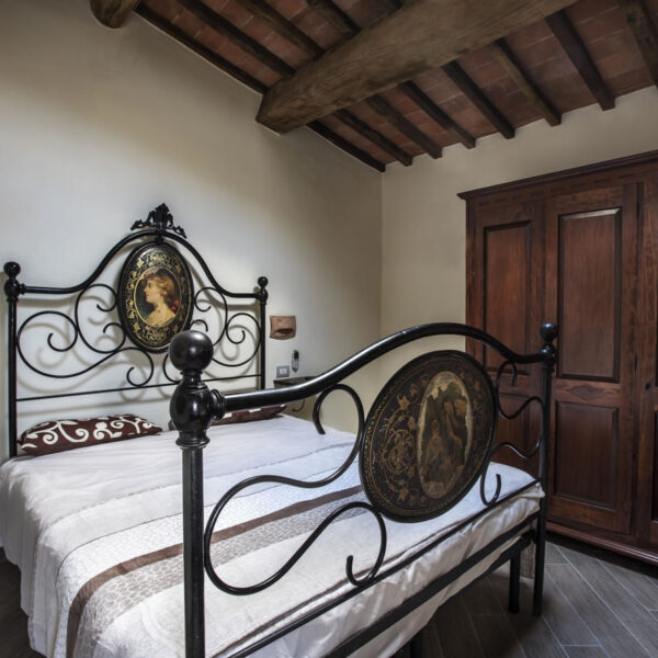 foto 2 camera appartamento piazza