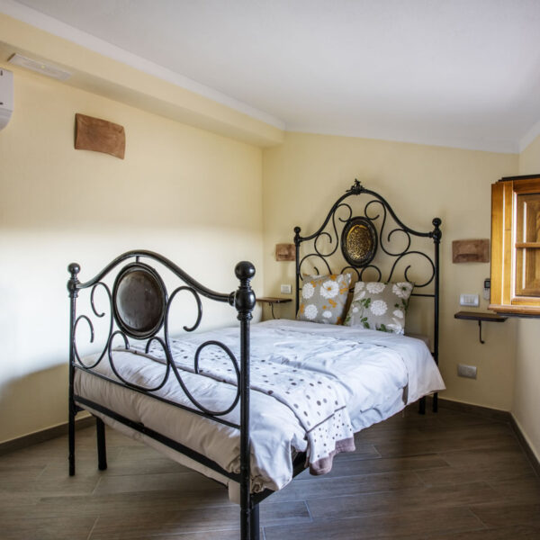 foto 2 camera appartamento piazza